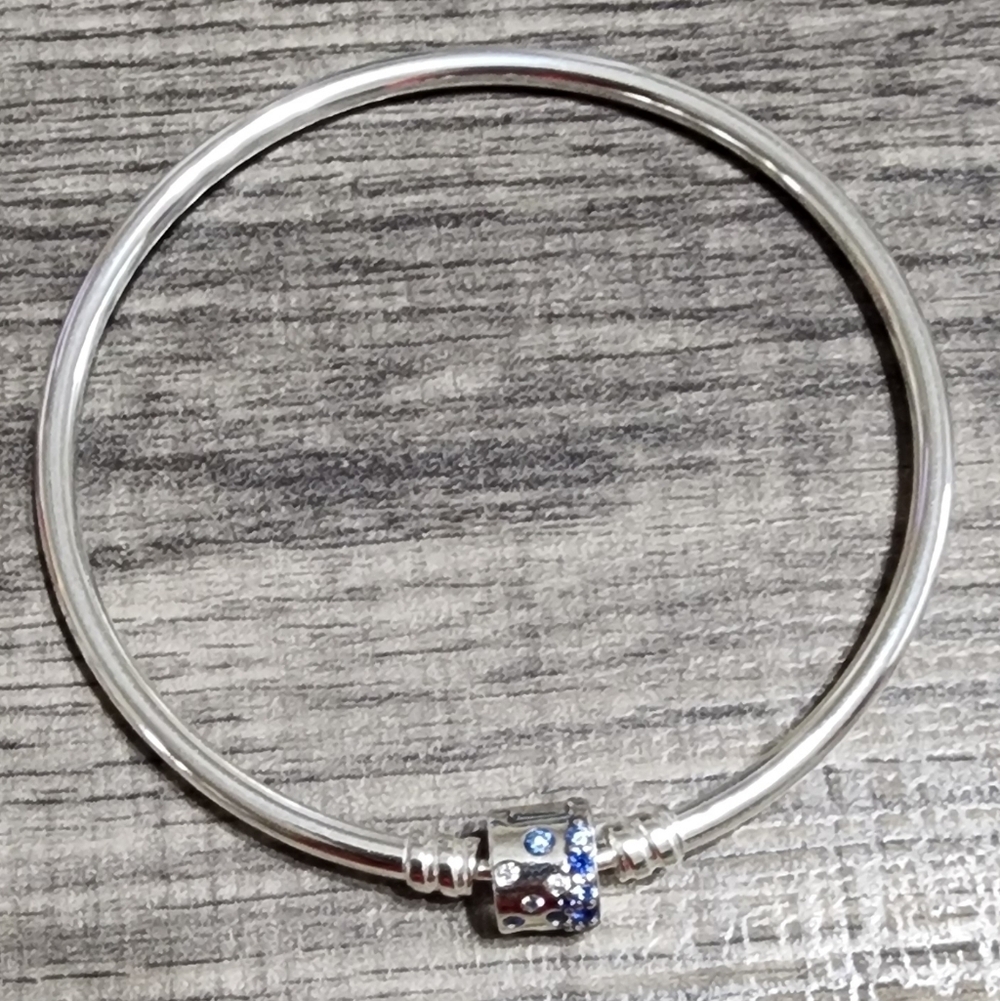 Pandora Sparkling Barrel Clasp Bangle Bracelet